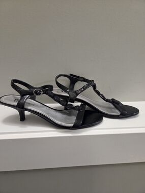 Fioni Night Black Embellished Kitten Heel T-Strap Sandals Size 7 Worn Once Cute